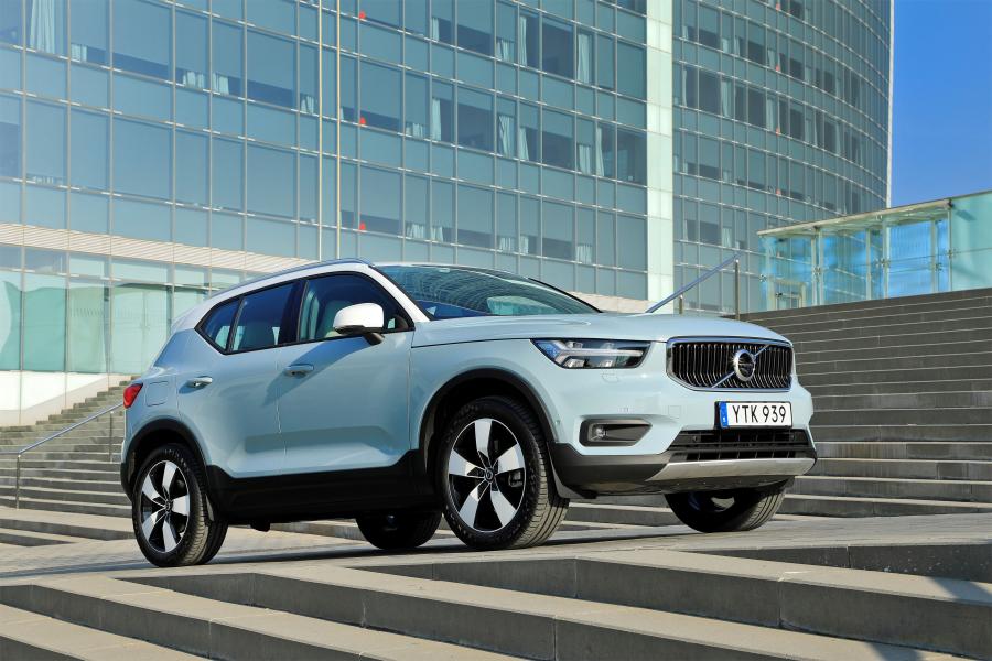  Volvo XC40 D4 Momentum 2017 года  (WW) (фото 34 из 45)